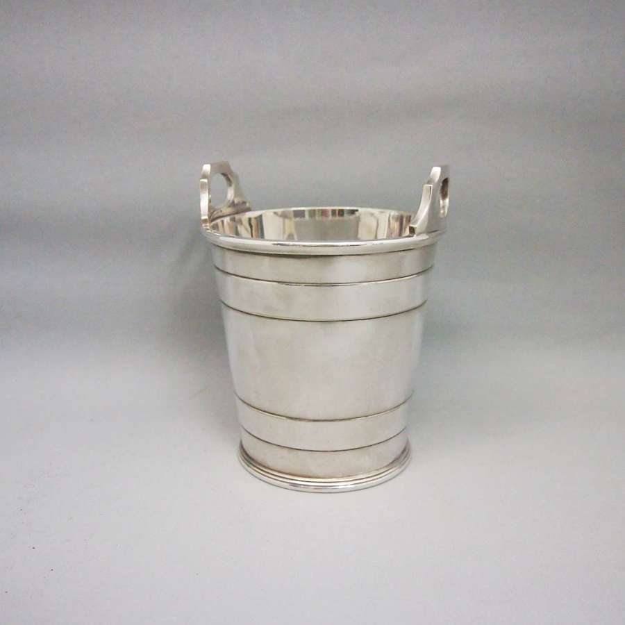 Vintage Silver Plated Classic Ice Bucket.W8628